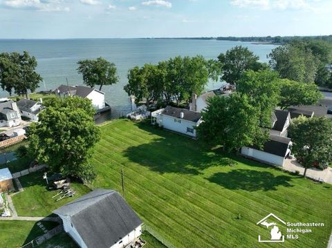 11309 Harold Drive Luna Pier MI 48157