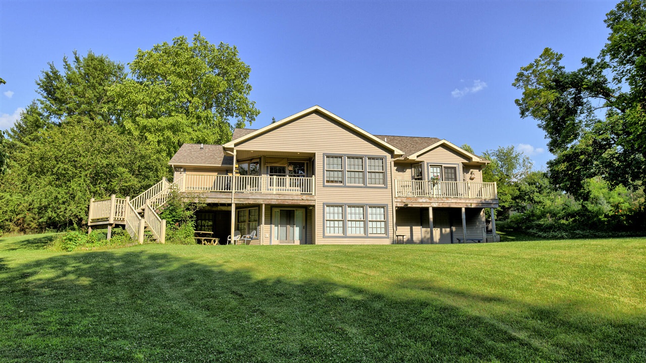 11678 E Grand River Avenue