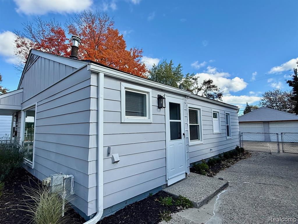 Warren, Michigan 48089, United States, 3 Bedrooms Bedrooms, ,1 BathroomBathrooms,Residential,Active,237367