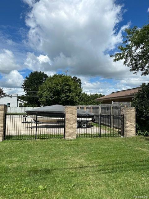 1724 S CUSTER Road