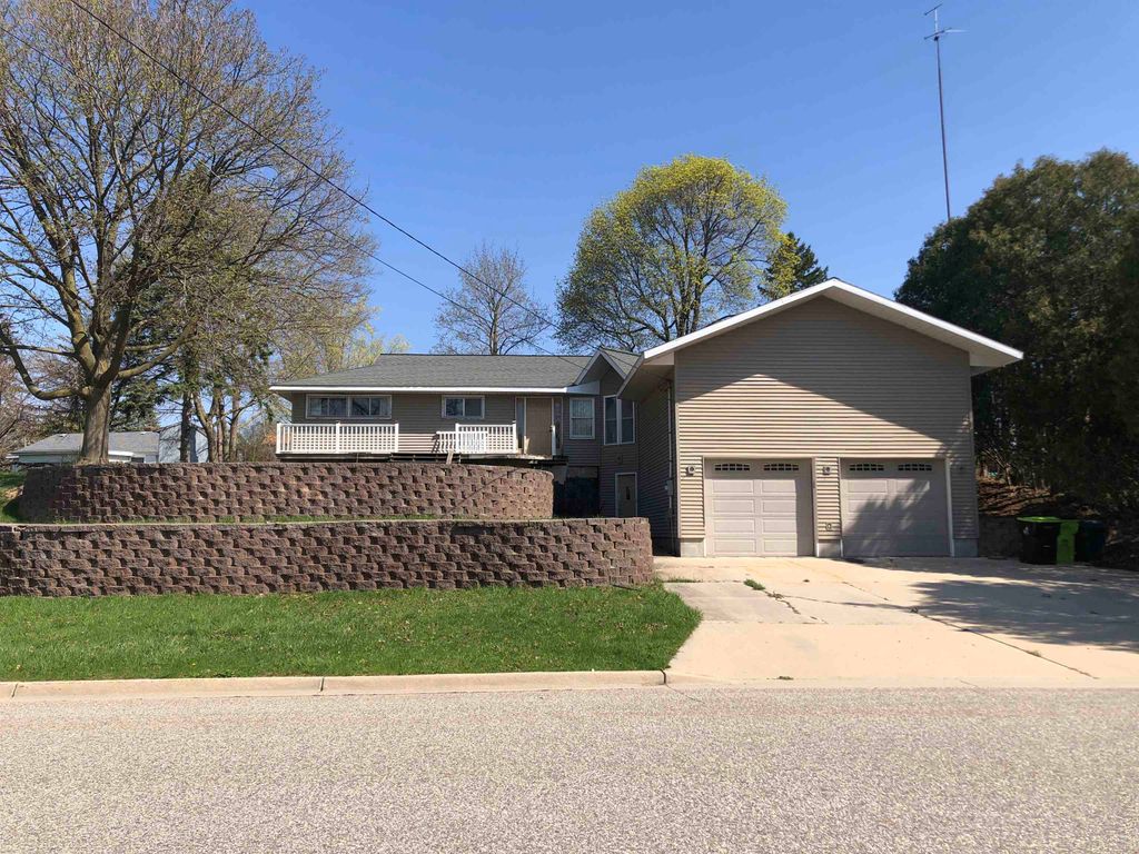 Photo of 609 S Rainbow Drive, Clare, MI 48617 (MLS # 50205232)