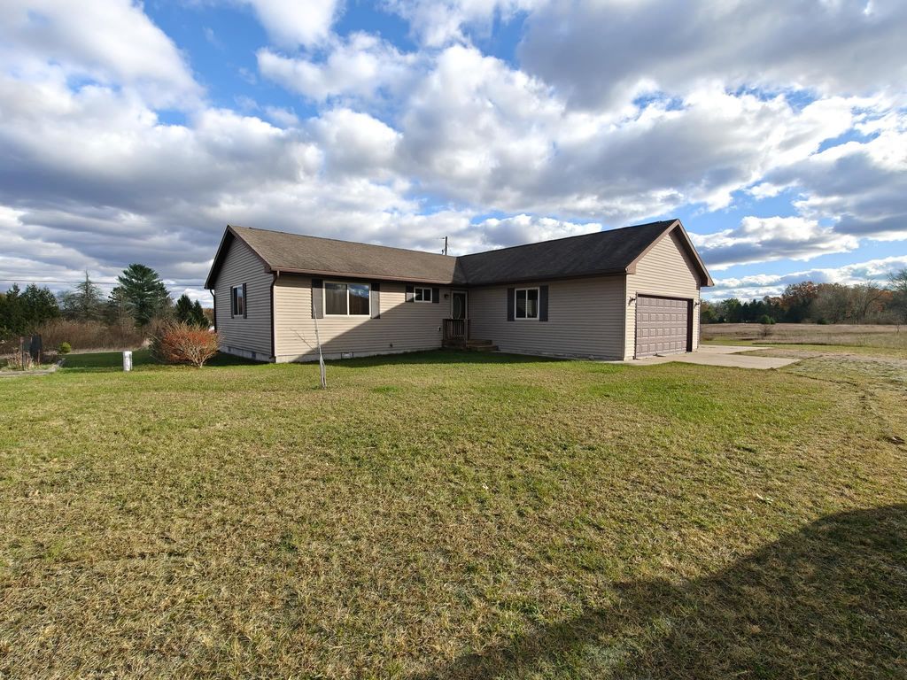 Photo of 3339 W Ludington Drive, Farwell, MI 48622 (MLS # 50194372)