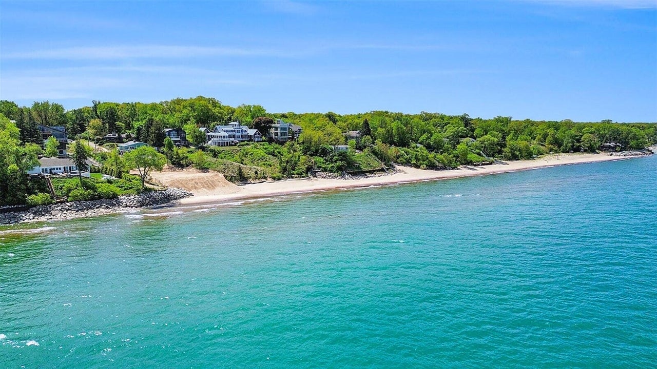 4281 Lake Shore Drive