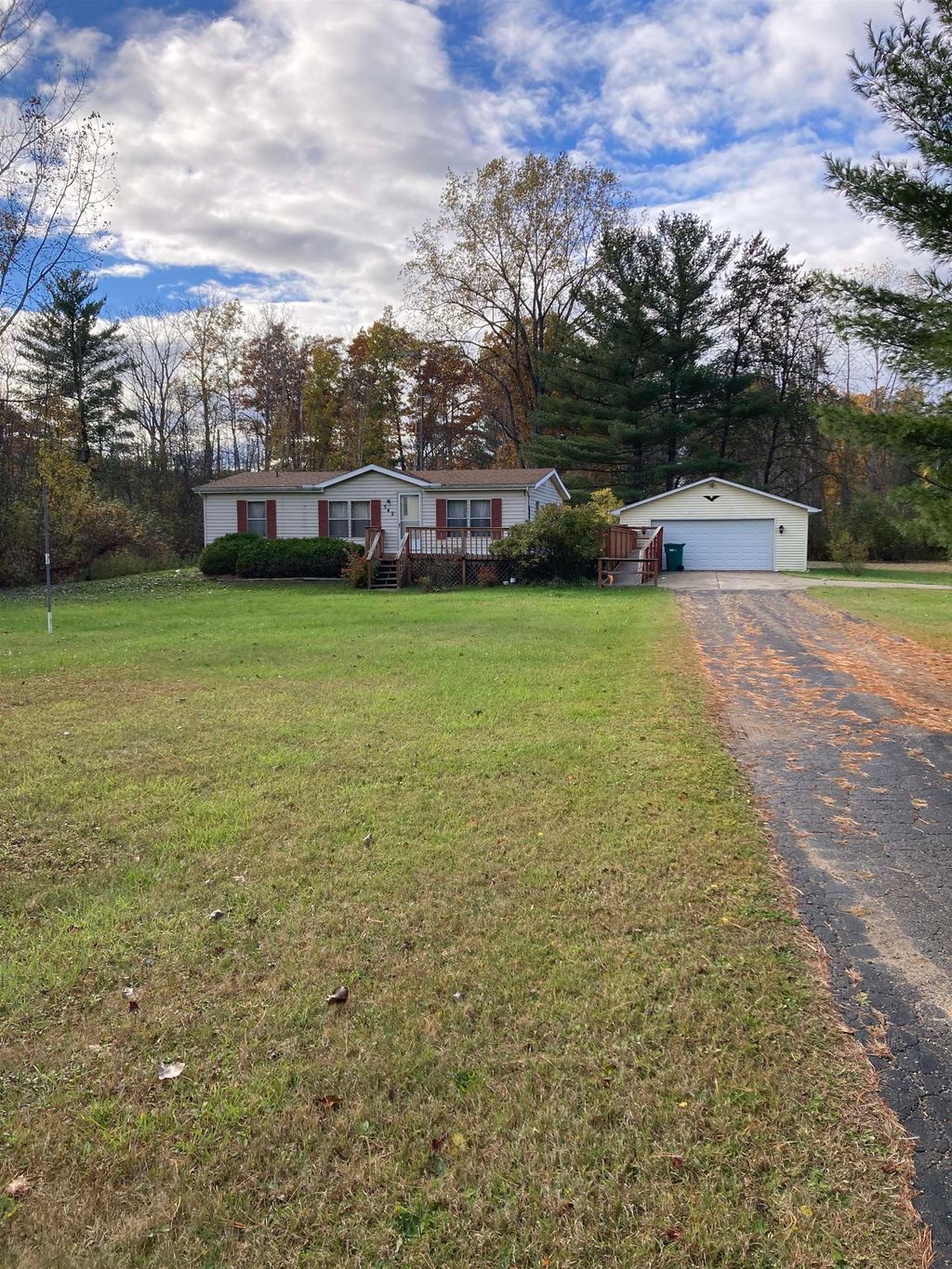 Photo of 542 Silver Street, Gladwin, MI 48624 (MLS # 50192567)