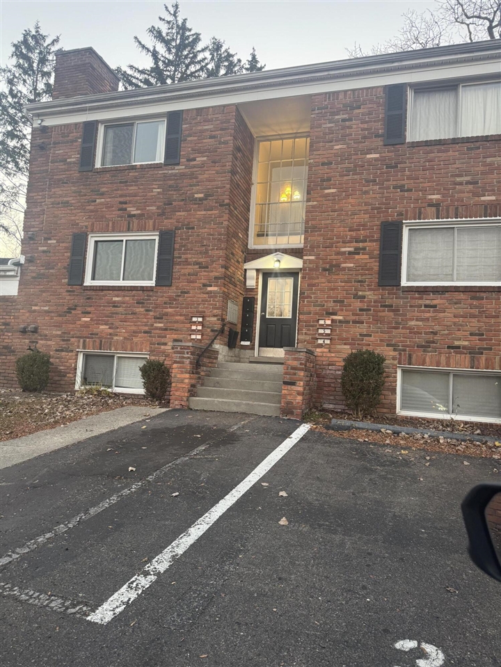 31831 Grand River Avenue Avenue Unit: 3