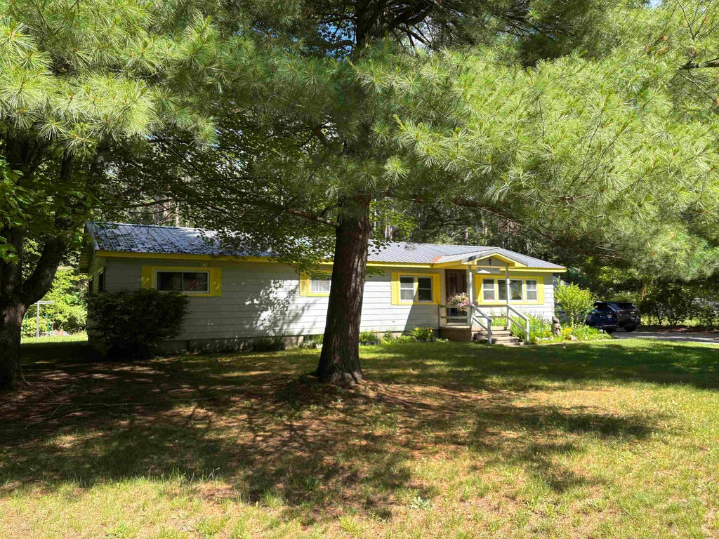 Photo of 2190 Pine Crescent Drive, Farwell, MI 48622 (MLS # 50212120)