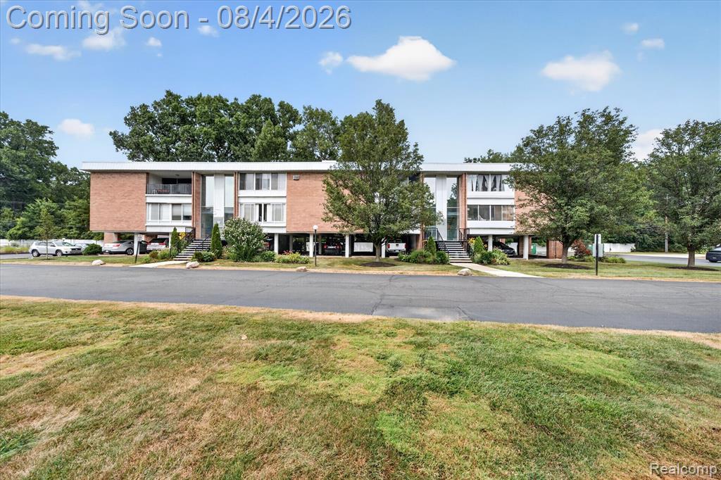 32050 Grand River Avenue 56