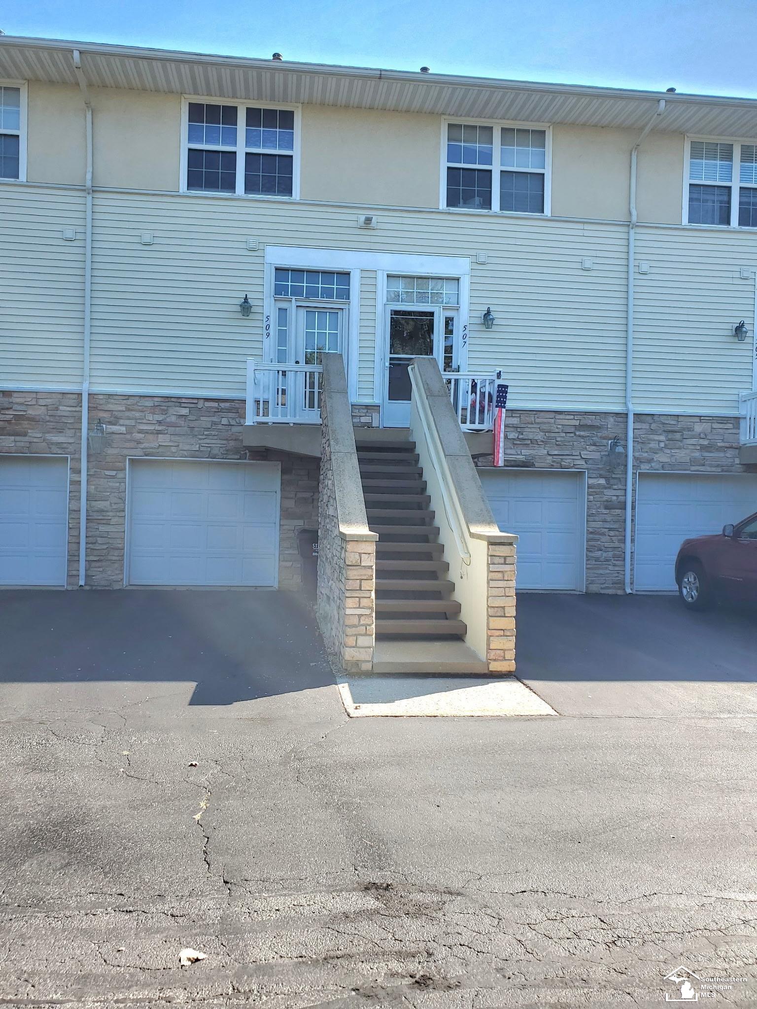 507 Mackinaw Trail