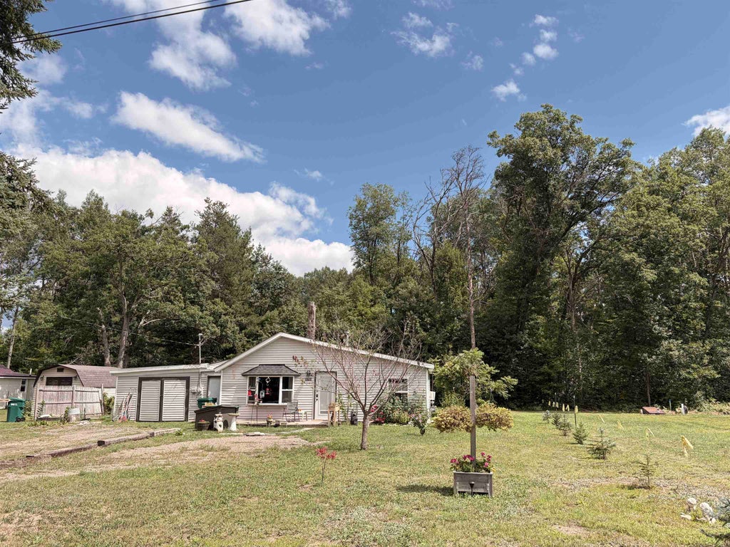 Photo of 4266 E Oakley Road, Harrison, MI 48625 (MLS # 50218874)