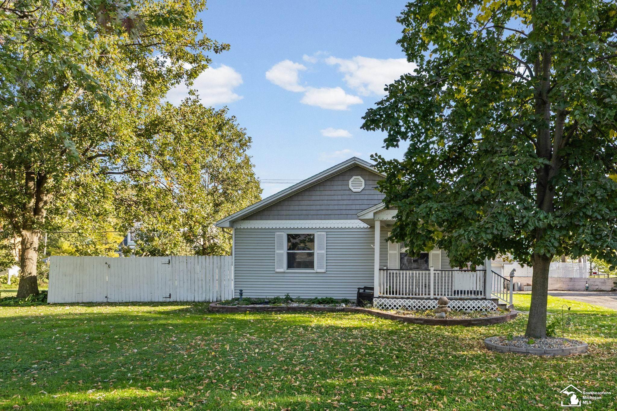 3073 Lakeshore Drive