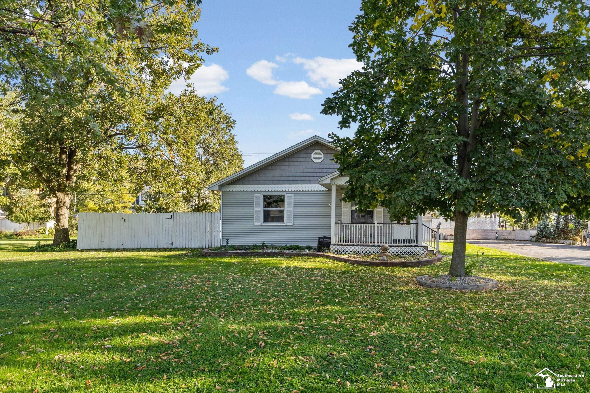 3073 Lakeshore Drive