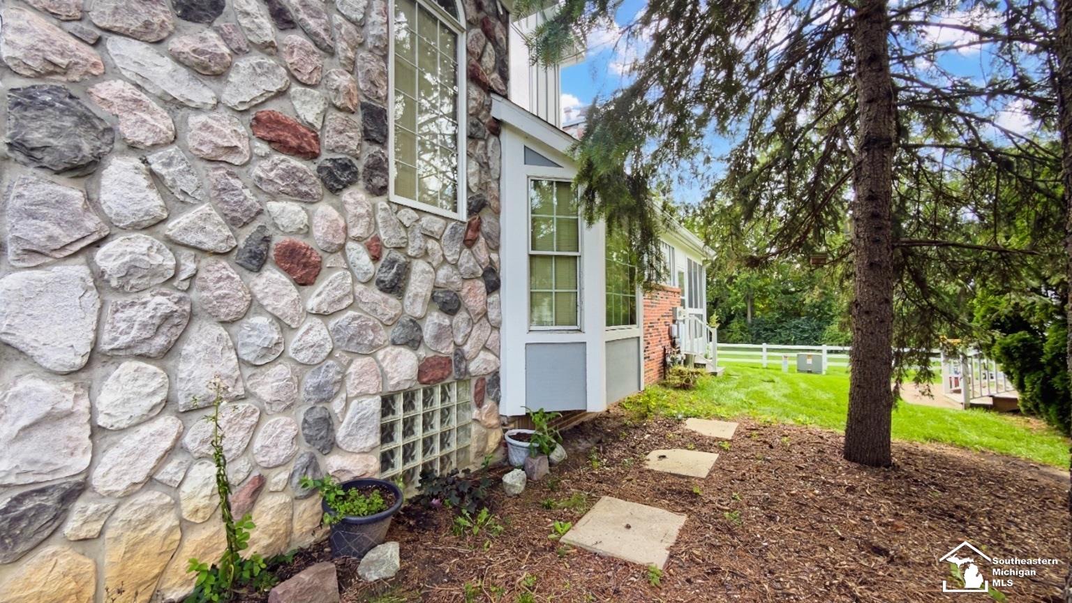 204 Meadowlands Court