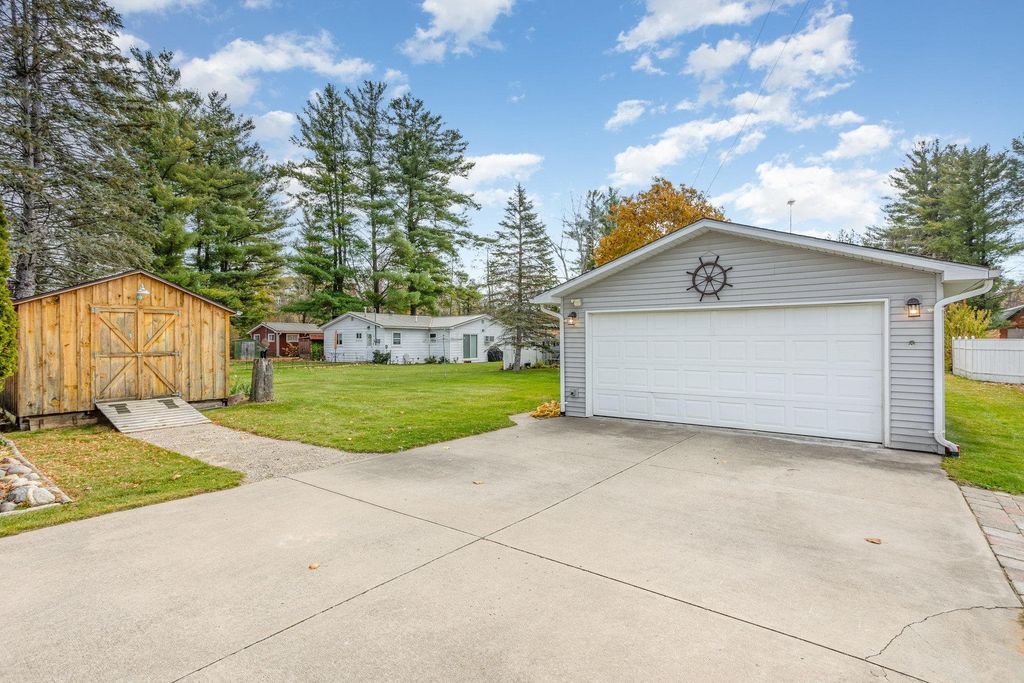 Photo of 1212 Janice Lane, Beaverton, MI 48612 (MLS # 50193821)