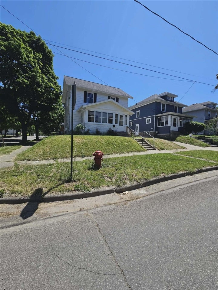 751 N East Avenue