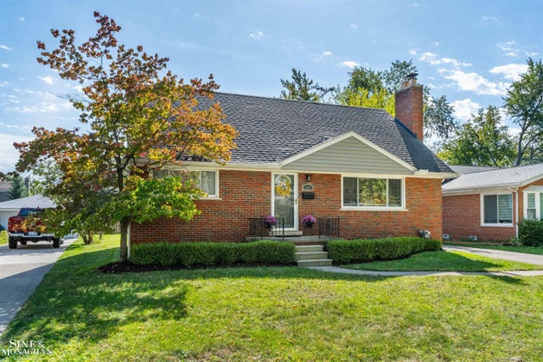 4407 AUBURN DR, ROYAL OAK, MI 48073 - Image d41245cbbb978599c480948d0ed208ca/59010257