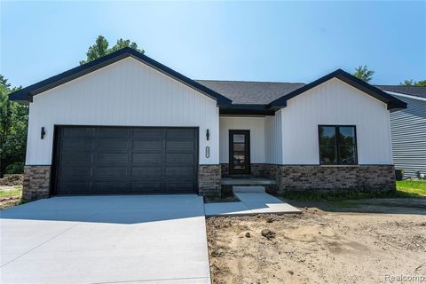 1377 Cedarcrest Drive Carleton MI 48117