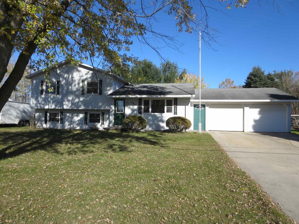 Photo of 405 Parkway Court, Gladwin, MI 48624 (MLS # 50193015)