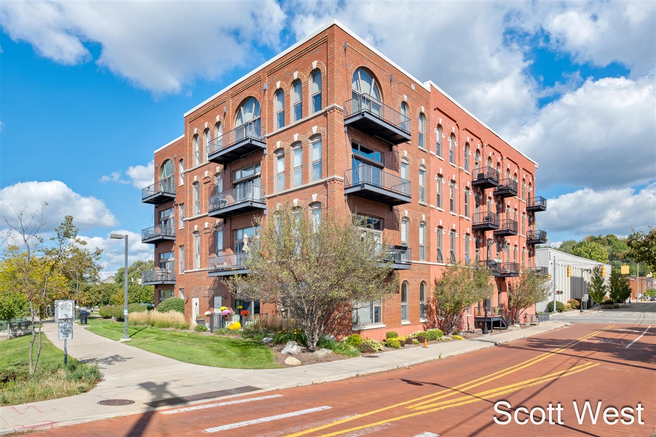 801 Monroe Avenue 402