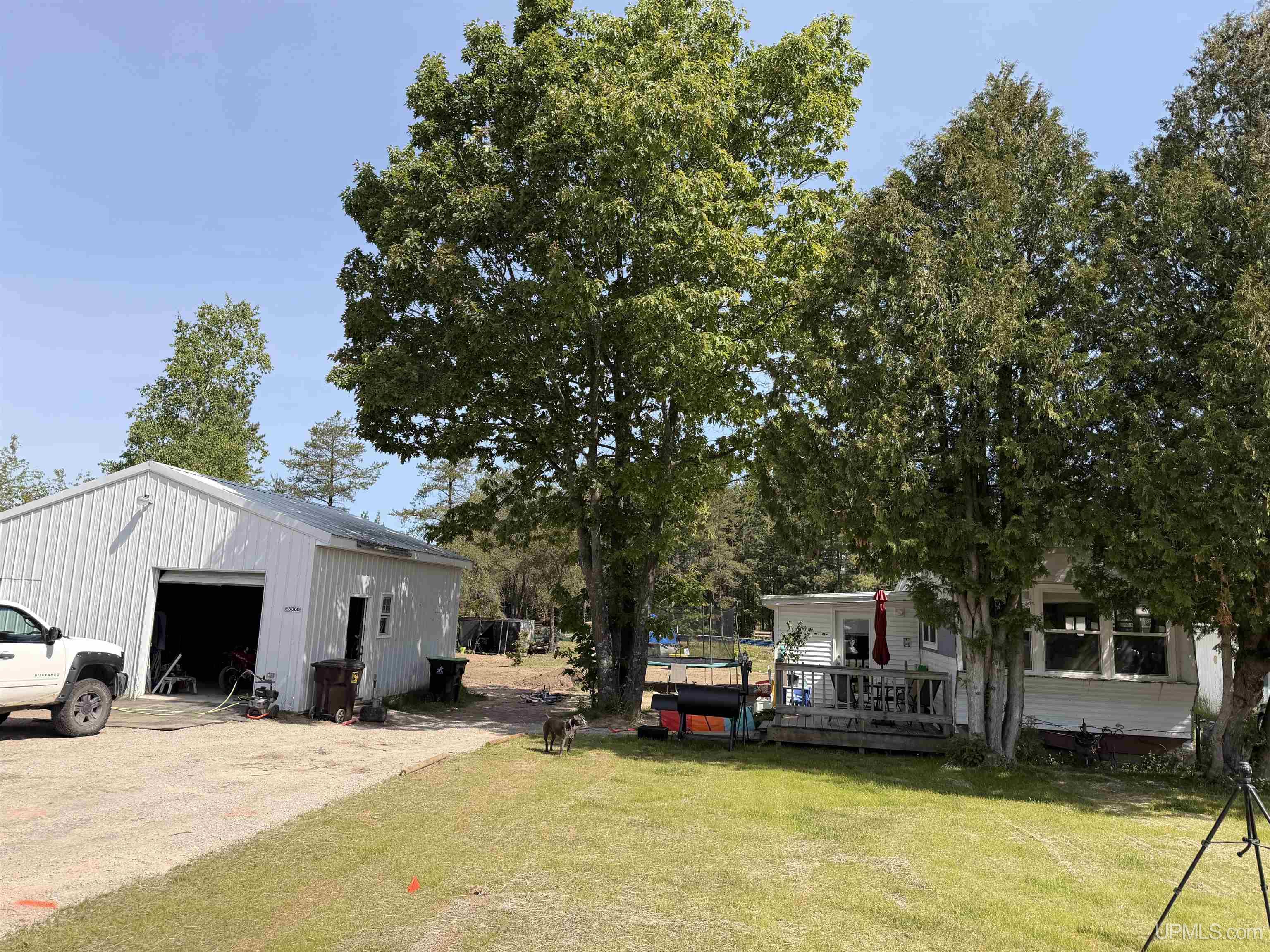 E5360 Woodland Avenue