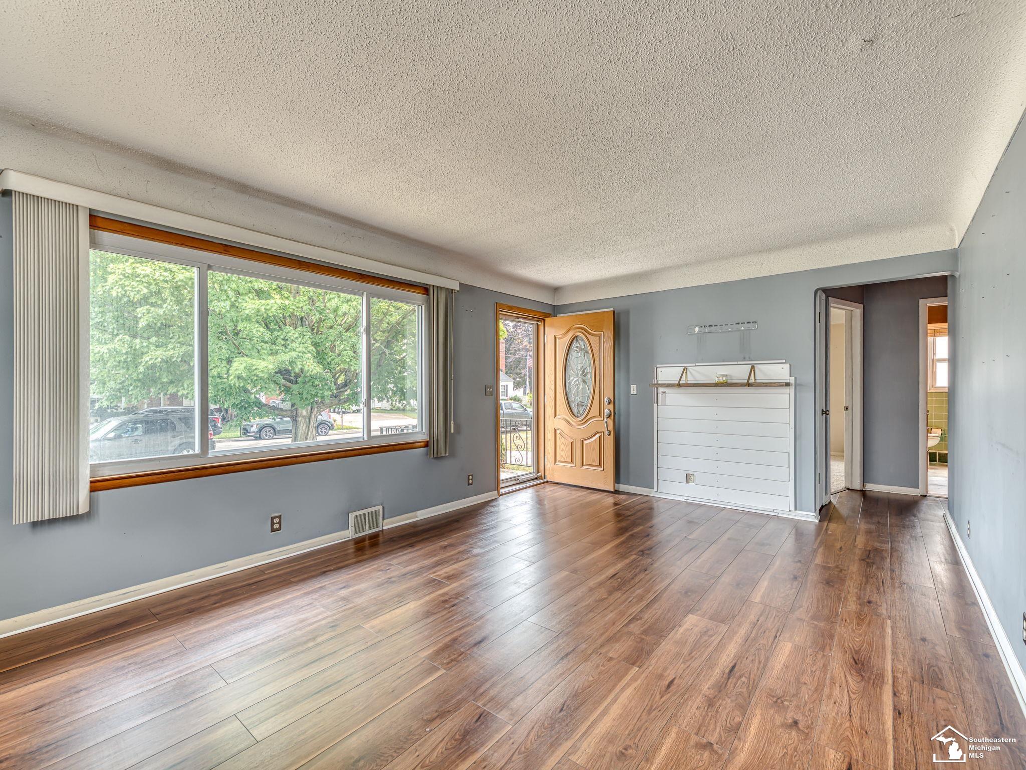 5929 Oakwood Drive