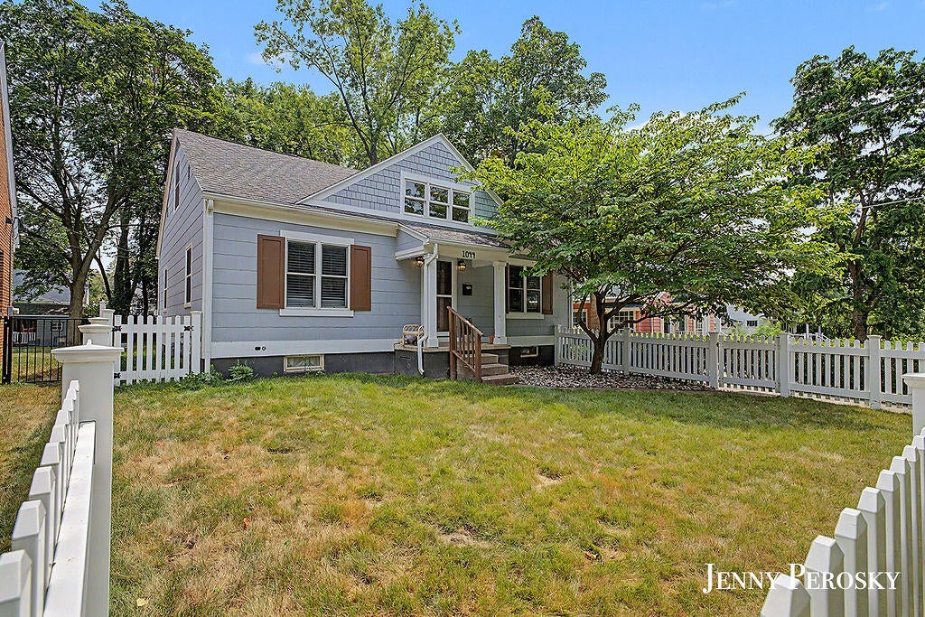 1044 Breton Road