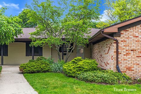 Photo of 201 BONA VISTA Drive 21 #21, Grand Rapids, MI 49504 (MLS # 70533063)
