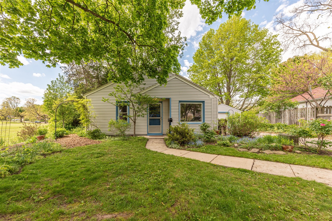 1807 Hiawatha Place