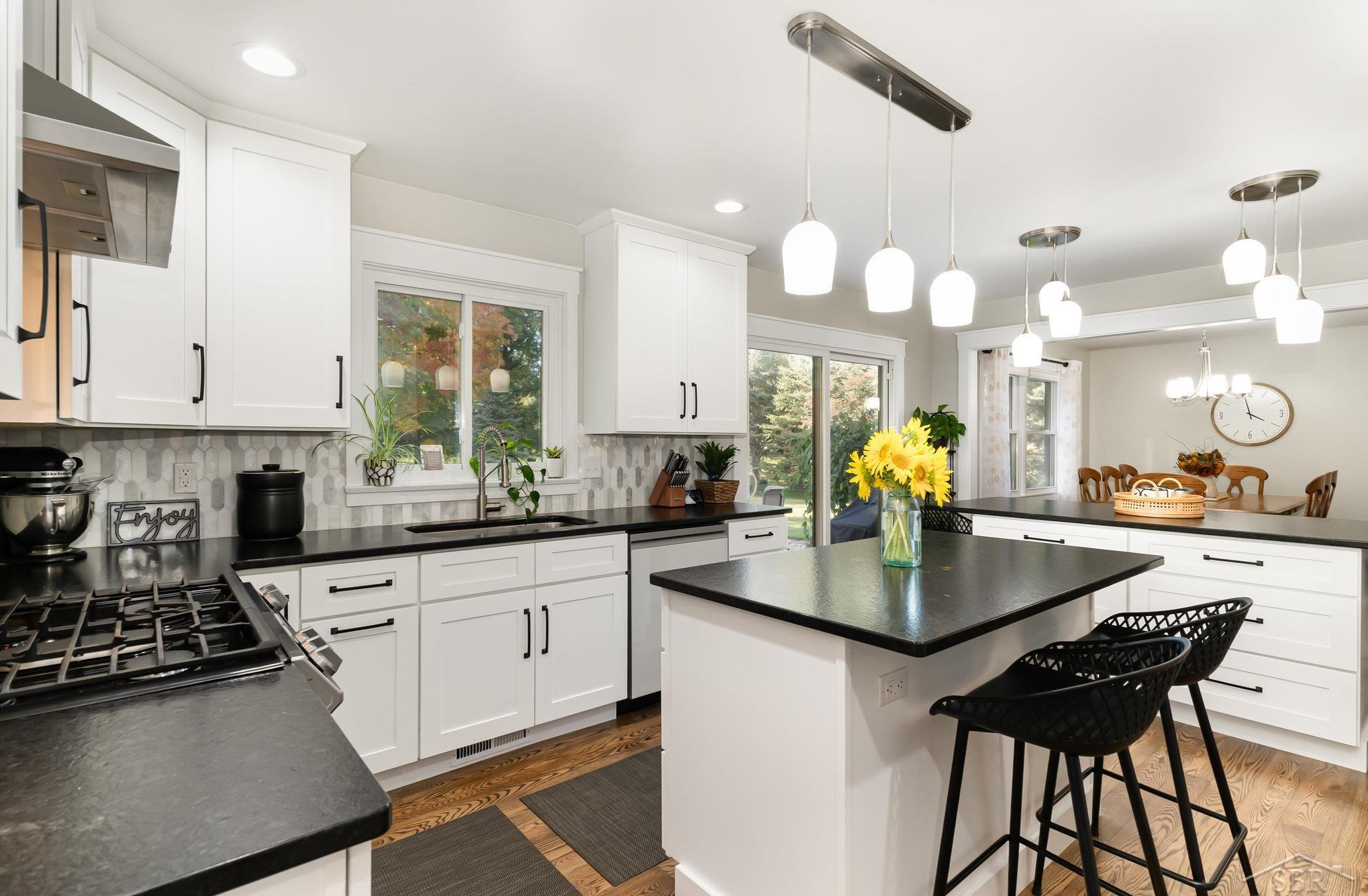 Saginaw, Michigan 48603, United States, 5 Bedrooms Bedrooms, ,3 BathroomsBathrooms,Residential,Active,223533