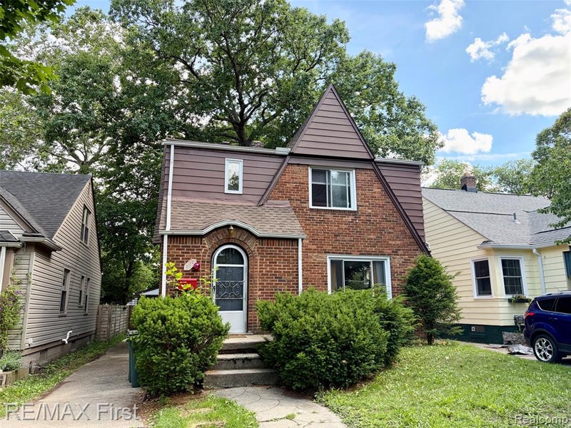 383 W Chesterfield Street