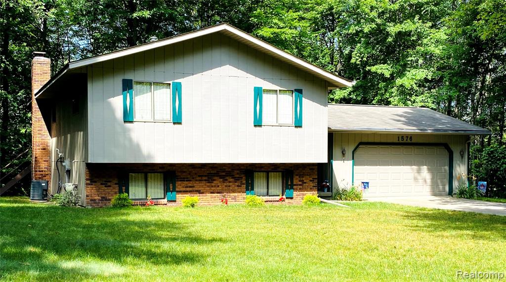 1576 Pine Knoll Lane