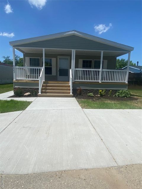 Photo of 52543 Potomac Court, Chesterfield, MI 48051 (MLS # 61005191)
