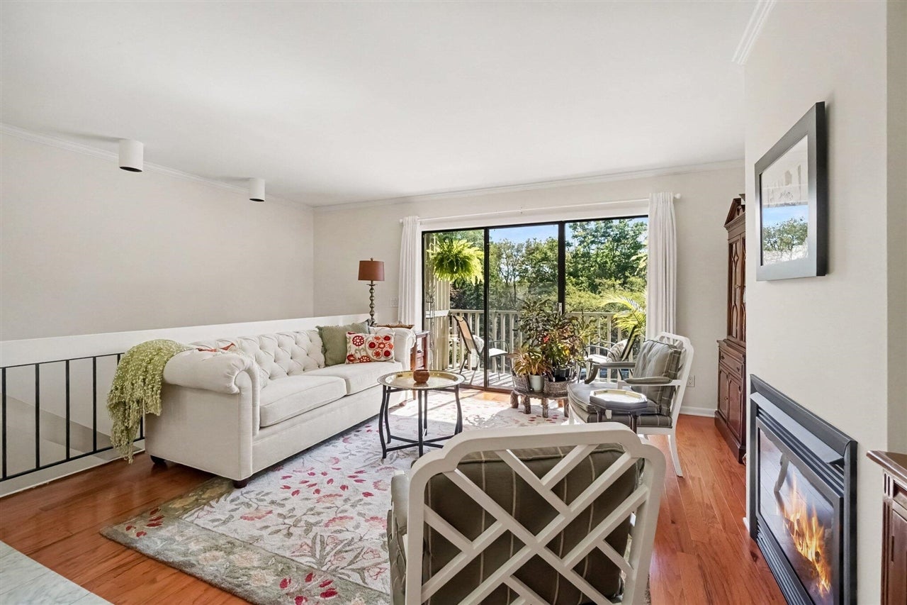 3872 Greenleaf Circle