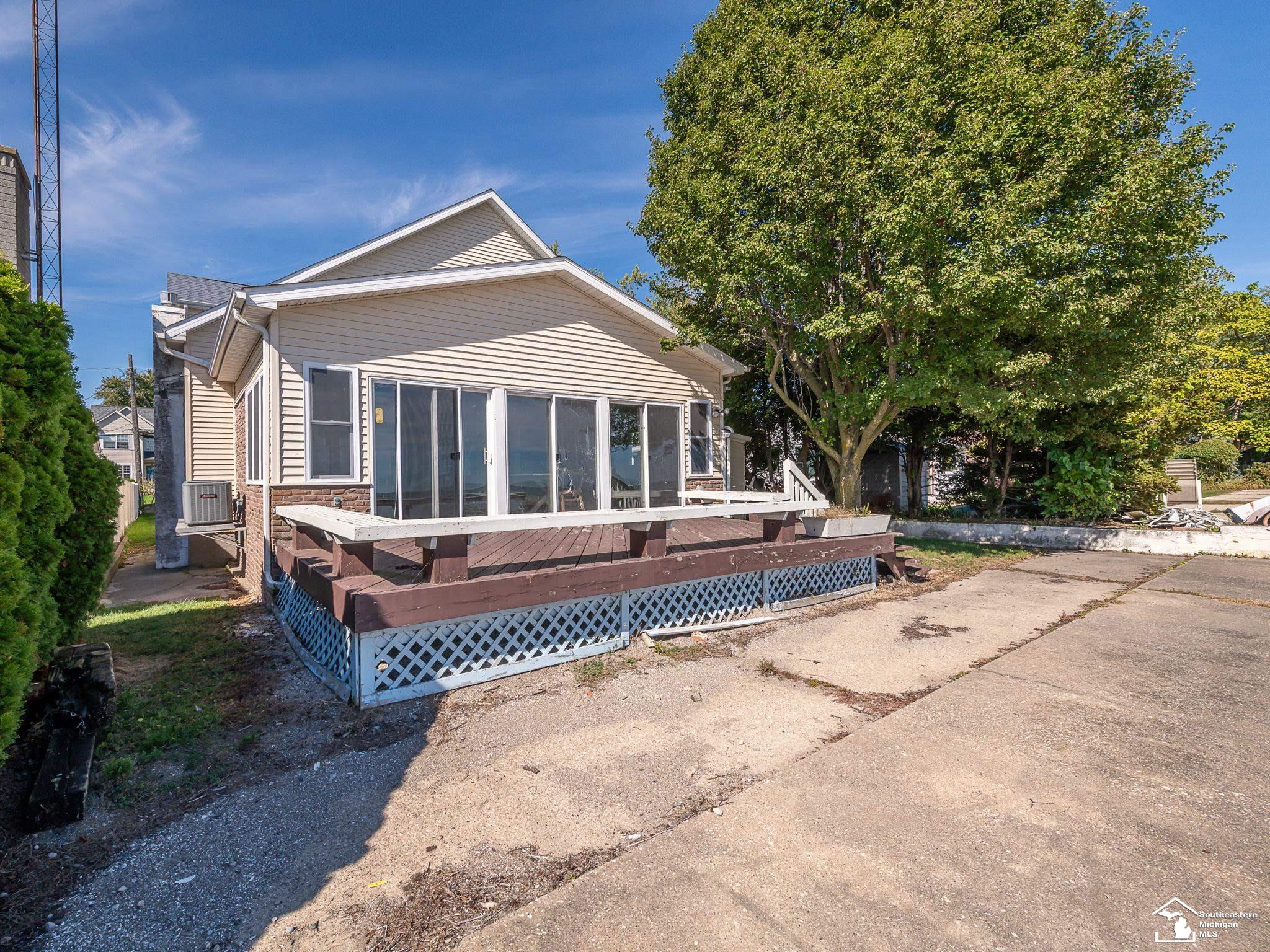 12294 Lakeshore Drive