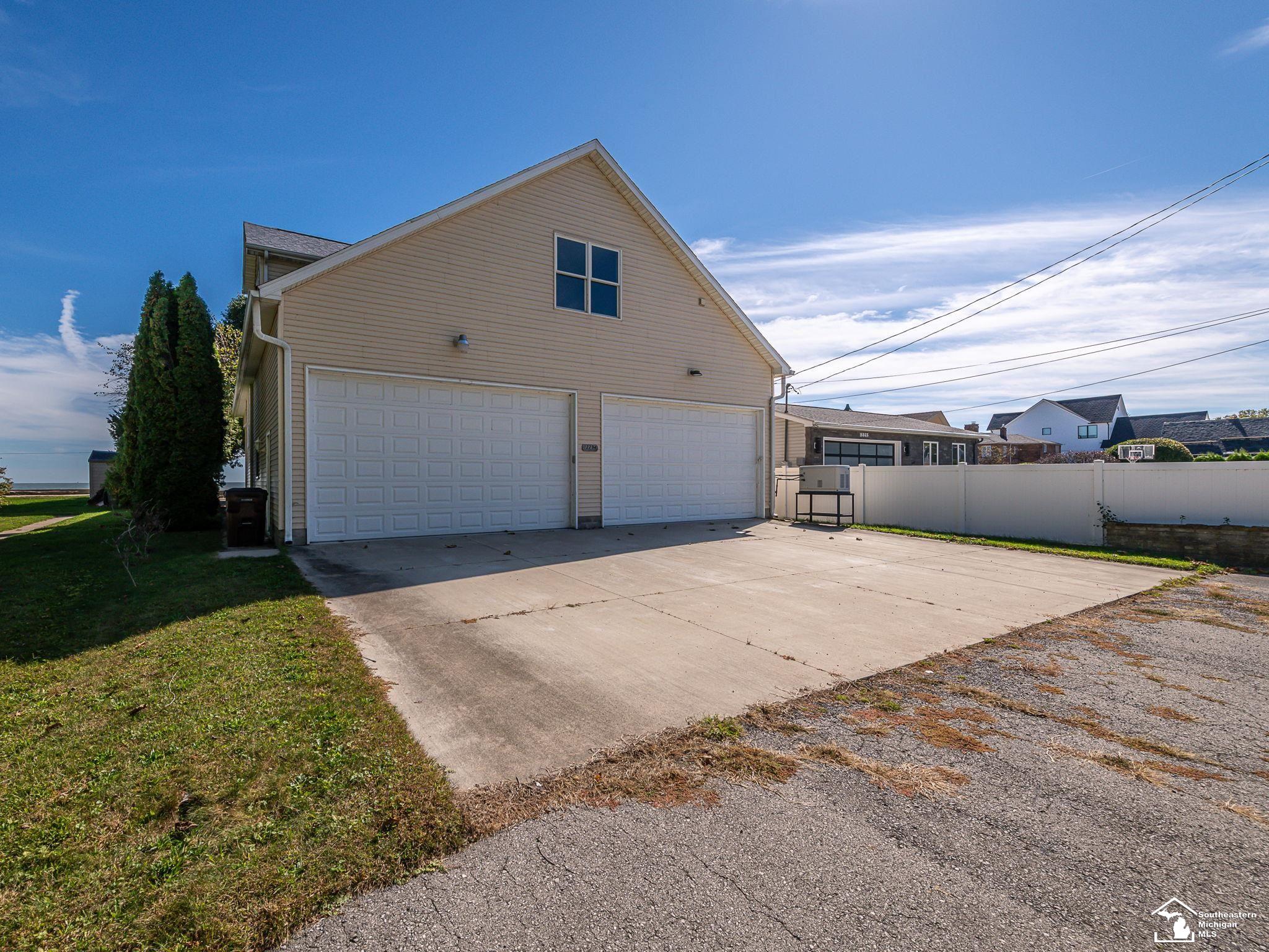 12294 Lakeshore Drive