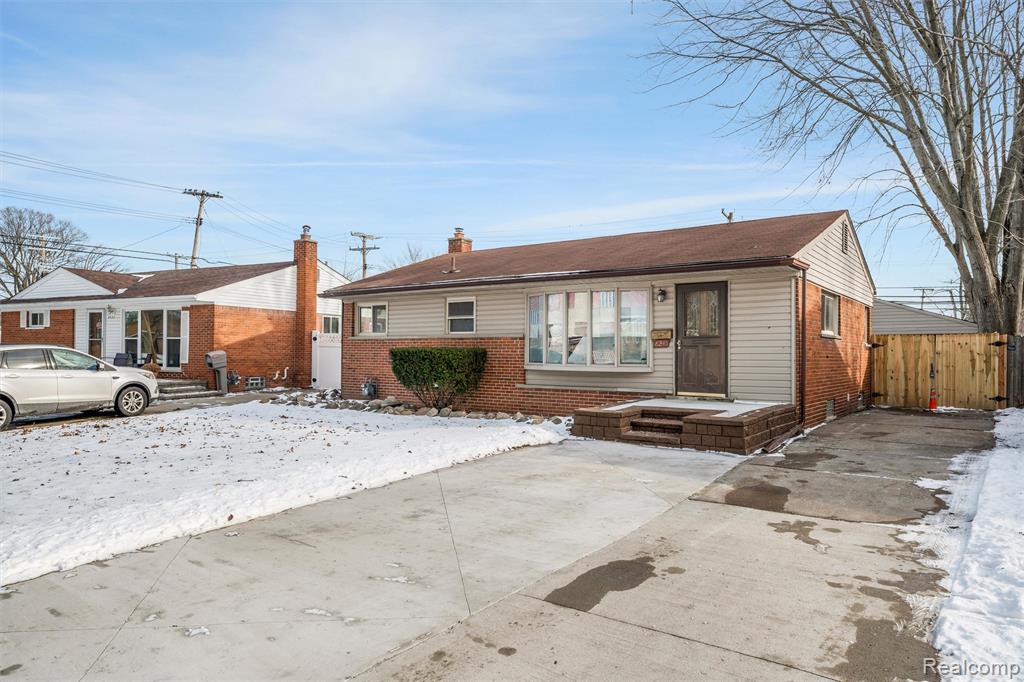 8245 Roosevelt Street