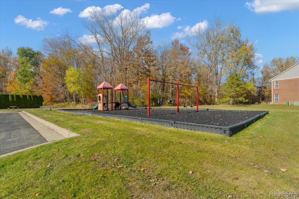 Chesterfield, Michigan 48051, United States, 2 Bedrooms Bedrooms, ,2 BathroomsBathrooms,Residential,Active,237410