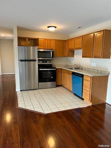 Fraser, Michigan 48026, United States, 2 Bedrooms Bedrooms, ,2 BathroomsBathrooms,Residential,Active,208311