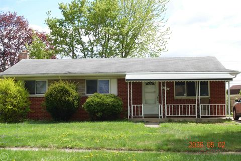 Photo of 40252 HAMILTON Drive, Sterling Heights, MI 48313 (MLS # 50206197)