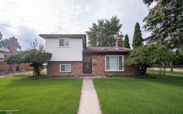 23937 THOMAS ST, WARREN, MI 48091 - Image dbb630d1bf41fc34ee8025ffce861700/1997735948