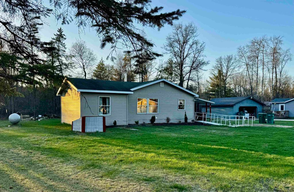 Photo of 5167 Apache Trail, Harrison, MI 48625 (MLS # 50205204)