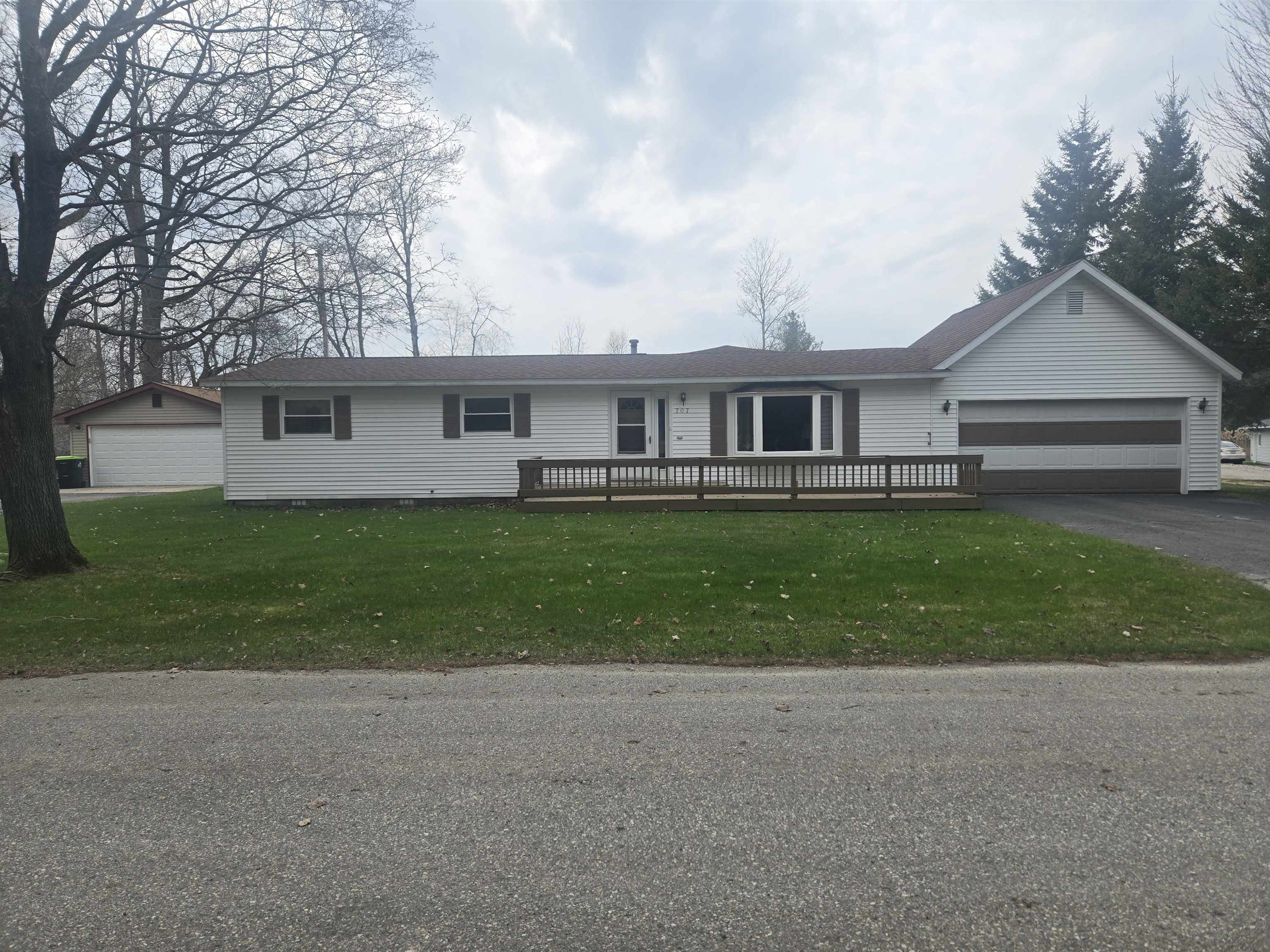 707 Sawyer