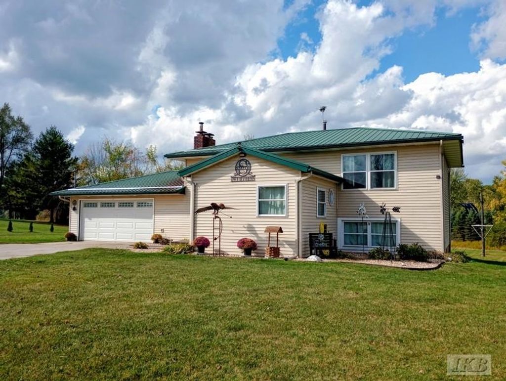 Photo of 6395 E Beaverton Road, Clare, MI 48617 (MLS # 50194928)