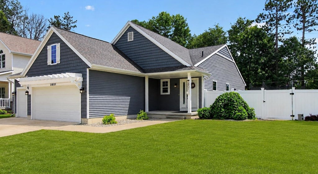 Photo of 3801 Bobcat Court, Midland, MI 48642 (MLS # 50213443)