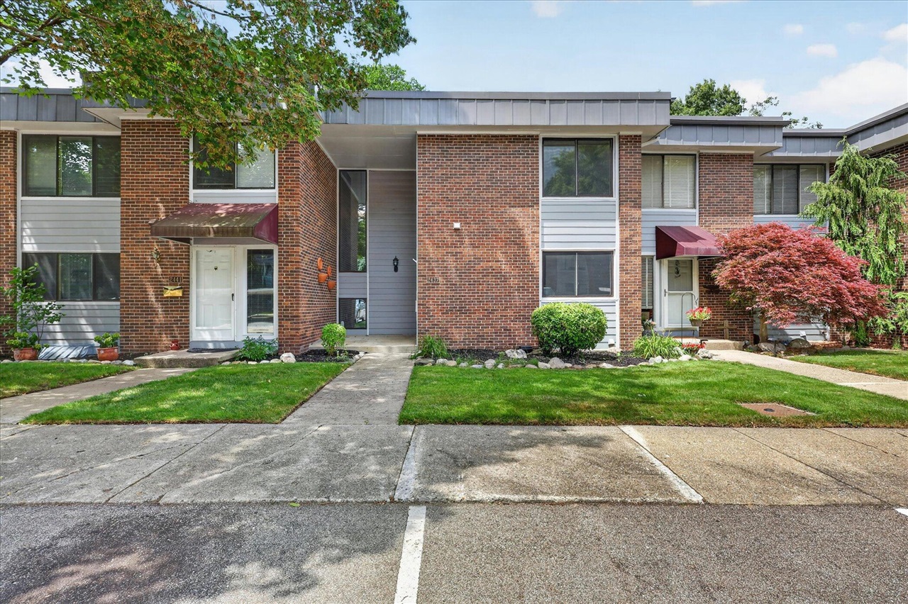 2437 Hampton Court