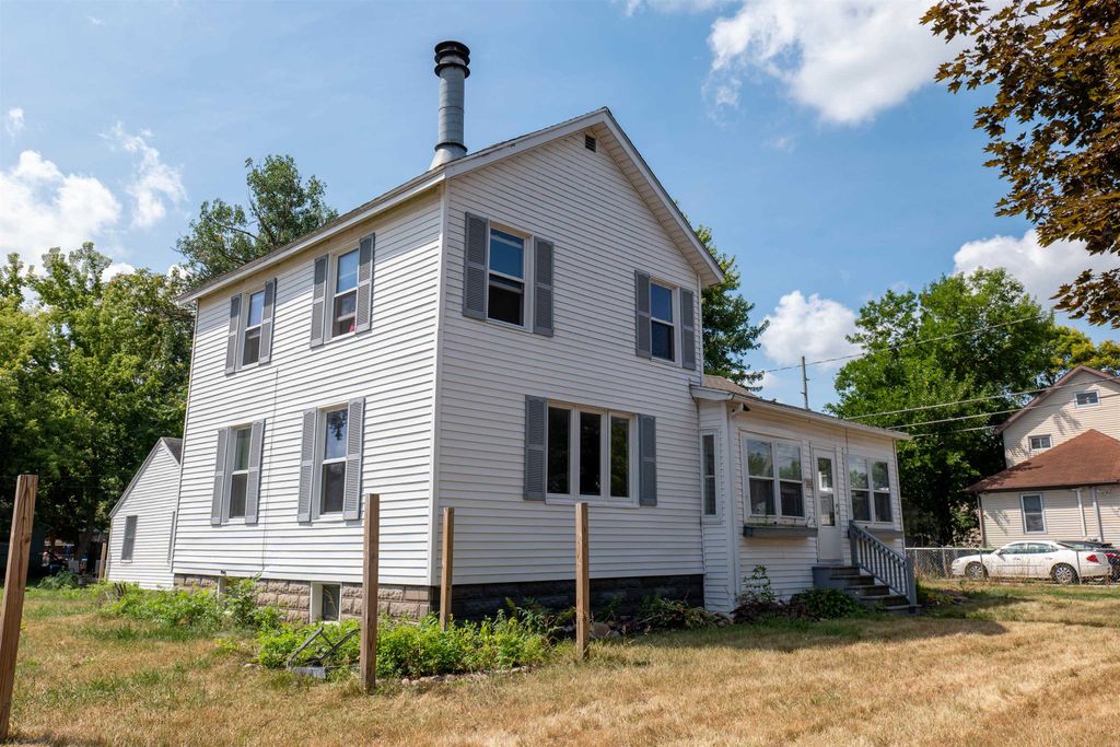 Photo of 208 34th Street, Bay City, MI 48708 (MLS # 50185071)