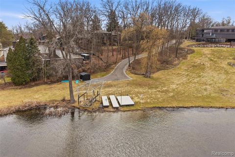 Photo of 2954 Long Ridge Court, West Bloomfield, MI 48323 (MLS # 60935999)