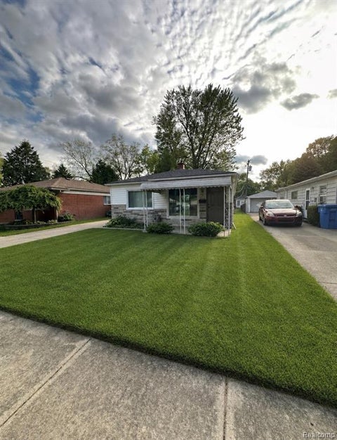 Photo of 4484 Ziegler Street, Dearborn Heights, MI 48125 (MLS # 61001196)