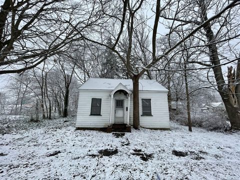 Photo of 697 W Grand Avenue, Muskegon, MI 49441 (MLS # 70515153)