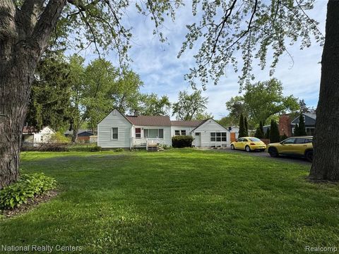 Photo of 6376 Lanman Drive, Waterford, MI 48329 (MLS # 60973865)