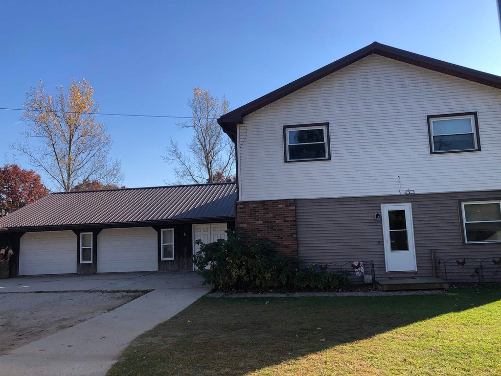 Photo of 9481 Kellamy Way, Farwell, MI 48622 (MLS # 50226098)